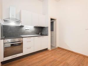 Pronájem bytu 2+kk, Praha - Nové Město, Lípová, 41 m2