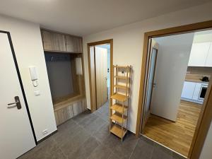 Pronájem bytu 2+kk, Praha - Vysočany, Smržových, 60 m2