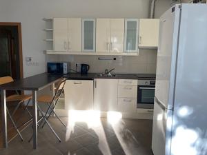 Pronájem bytu 2+kk, Praha - Košíře, Pod Kavalírkou, 10 m2