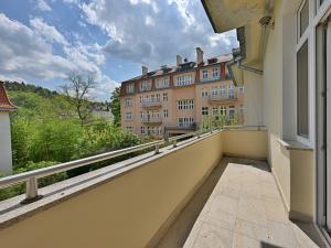 Prodej bytu 3+1, Karlovy Vary, Poděbradská