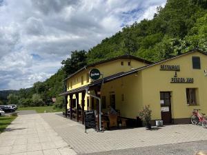 Pronájem restaurace, Jílové u Prahy - Žampach, 600 m2