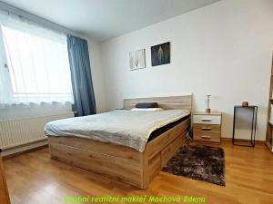 Pronájem bytu 1+kk, Praha - Vysočany, 56 m2