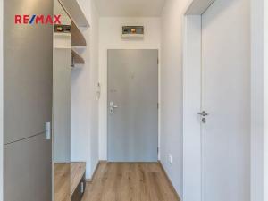 Pronájem bytu 1+kk, Praha - Modřany, K Vystrkovu, 34 m2