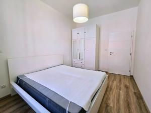 Pronájem bytu 2+kk, Praha - Vršovice, Na spojce, 52 m2