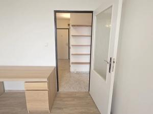 Pronájem bytu 2+kk, Praha - Záběhlice, Choceradská, 44 m2