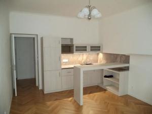 Pronájem bytu 1+kk, Praha - Vinohrady, Slavíkova, 30 m2