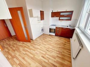 Pronájem bytu 1+kk, Karlovy Vary, Dubová, 30 m2