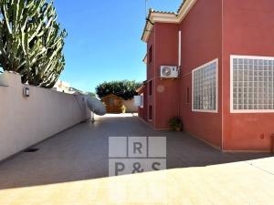 Prodej rodinného domu, Torrevieja, Španělsko, Calle Meridiano, 232 m2