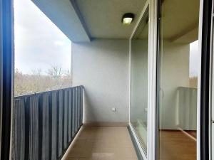 Pronájem bytu 2+kk, Praha - Prosek, Zubrnická, 57 m2