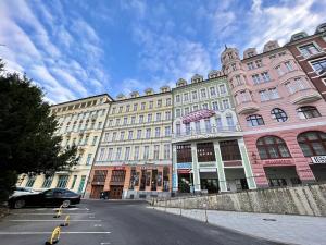 Prodej bytu 6+kk a větší, Karlovy Vary, Divadelní náměstí, 185 m2