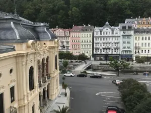 Prodej obchodního prostoru, Karlovy Vary, Divadelní náměstí, 27 m2