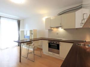 Pronájem bytu 1+kk, Praha - Záběhlice, Velenovského, 29 m2