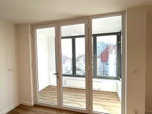 Pronájem bytu 1+kk, Praha - Kobylisy, Vršní, 50 m2