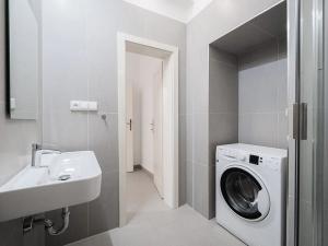 Pronájem bytu 2+kk, Praha - Nové Město, Lípová, 58 m2