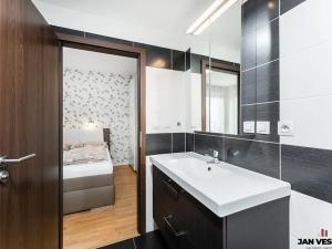 Prodej bytu 2+kk, Praha - Miškovice, Vrátenská, 58 m2