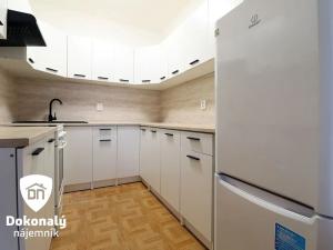 Pronájem bytu 2+kk, Praha - Horní Měcholupy, Milánská, 47 m2