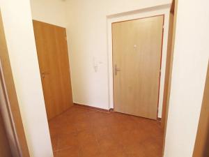 Pronájem bytu 2+kk, Praha - Vinoř, Českodubská, 46 m2