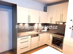 Pronájem bytu 1+kk, Hradec Králové, Rybova, 42 m2