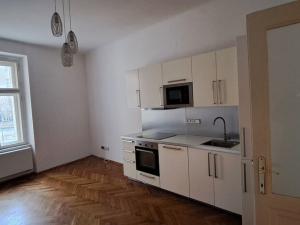 Pronájem bytu 2+kk, Praha - Vršovice, Krymská, 50 m2