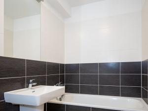 Pronájem bytu 1+kk, Praha - Střížkov, Makedonská, 32 m2