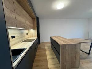 Pronájem bytu 2+kk, České Budějovice, Vrbenská, 83 m2