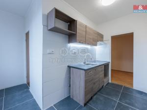 Pronájem bytu 3+1, Karlovy Vary - Stará Role, Hlávkova, 68 m2