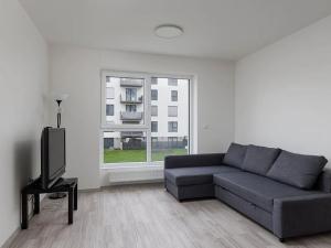 Pronájem bytu 1+kk, Praha - Hloubětín, Za černým mostem, 36 m2