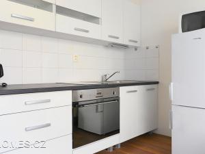 Pronájem bytu 1+kk, Praha - Černý Most, Dobrovolného, 38 m2