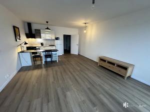 Pronájem bytu 1+kk, Praha - Hostavice, Hrabovská, 46 m2