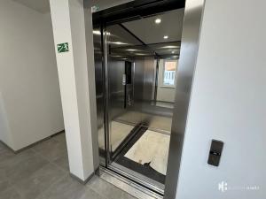 Pronájem bytu 1+kk, Praha - Hostavice, Hrabovská, 46 m2