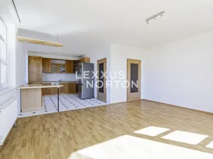 Pronájem bytu 2+kk, Praha - Vysočany, Paříkova, 68 m2