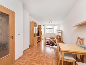 Pronájem bytu 2+kk, Praha - Hlubočepy, Voskovcova, 50 m2