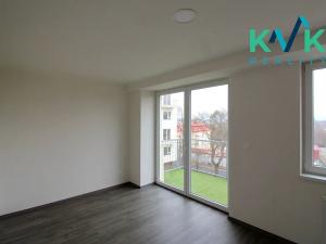 Prodej bytu 2+kk, Karlovy Vary, Dubová, 77 m2