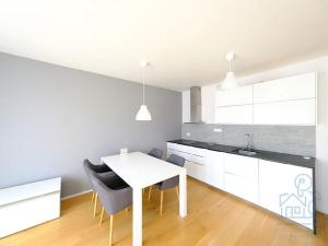 Pronájem bytu 2+kk, Praha - Vršovice, Archangelská, 54 m2