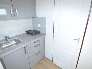 Pronájem bytu 1+kk, Praha - Černý Most, Kuttelwascherova, 22 m2