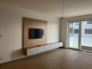 Pronájem bytu 2+kk, Praha - Prosek, 61 m2