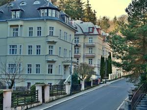 Prodej garážového stání, Karlovy Vary, Křižíkova, 16 m2