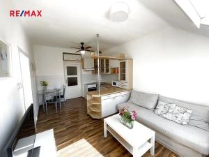 Prodej bytu 2+kk, Praha - Bubeneč, N. A. Někrasova, 54 m2