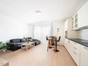 Prodej bytu 2+kk, Hostivice, Ječná, 61 m2