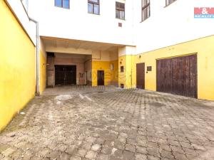 Prodej obchodního prostoru, Louny, Mírové náměstí, 895 m2