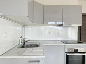 Pronájem bytu 1+kk, Praha - Uhříněves, Františka Diviše, 30 m2