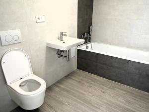 Prodej bytu 2+kk, Praha - Sobín, Hostivická, 51 m2