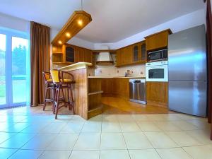 Pronájem vily, Statenice, Za Roklí, 336 m2