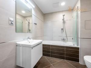 Prodej bytu 2+kk, Praha - Vysočany, Bassova, 51 m2