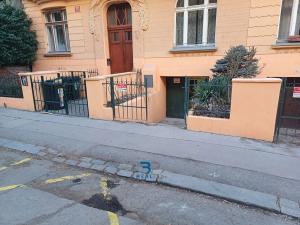 Prodej garáže, Praha - Bubeneč, Šmeralova, 19 m2