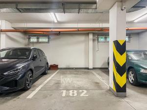 Prodej garážového stání, Praha - Kunratice, Merhoutova, 12 m2