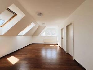 Pronájem rodinného domu, Praha - Březiněves, V pěšinkách, 195 m2