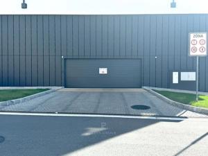 Pronájem garážového stání, Praha - Hlubočepy, Ondrákové, 12 m2