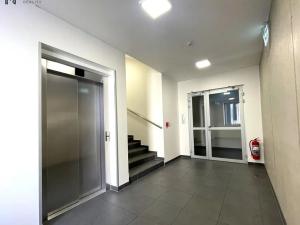 Pronájem bytu 2+kk, Praha - Libeň, U Rokytky, 78 m2