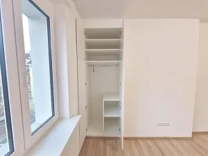 Pronájem bytu 1+kk, Praha - Holešovice, Jankovcova, 30 m2
